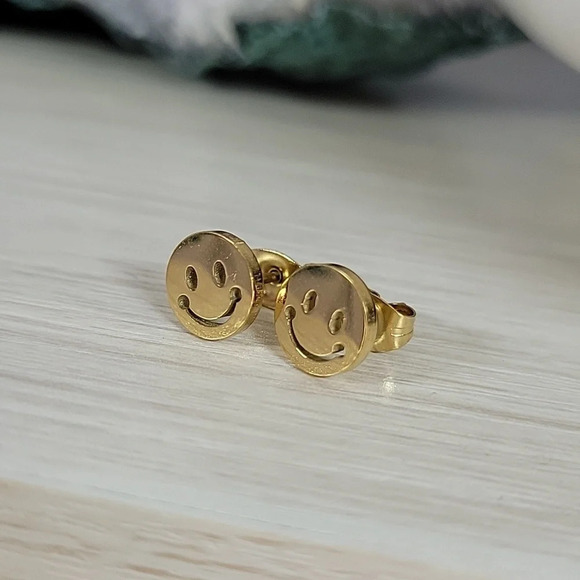 🔥LAST PAIR🔥 Smiley Face Stud Earrings, unisex - Picture 6 of 9